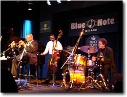 Durante l'esecuzione di "Brushes & Brass" - Blue Note, Milano - 15 gennaio 2005