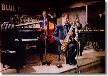 Dextor Gordon on stage with Herbie Hancock, Pierre Michelot and Bobby Hutchinson 